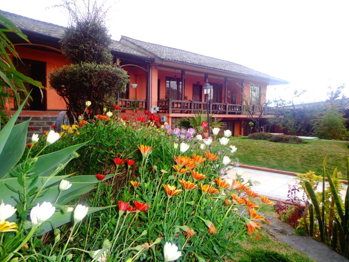 Quinta Loren Hosteria Ambato Exterior photo